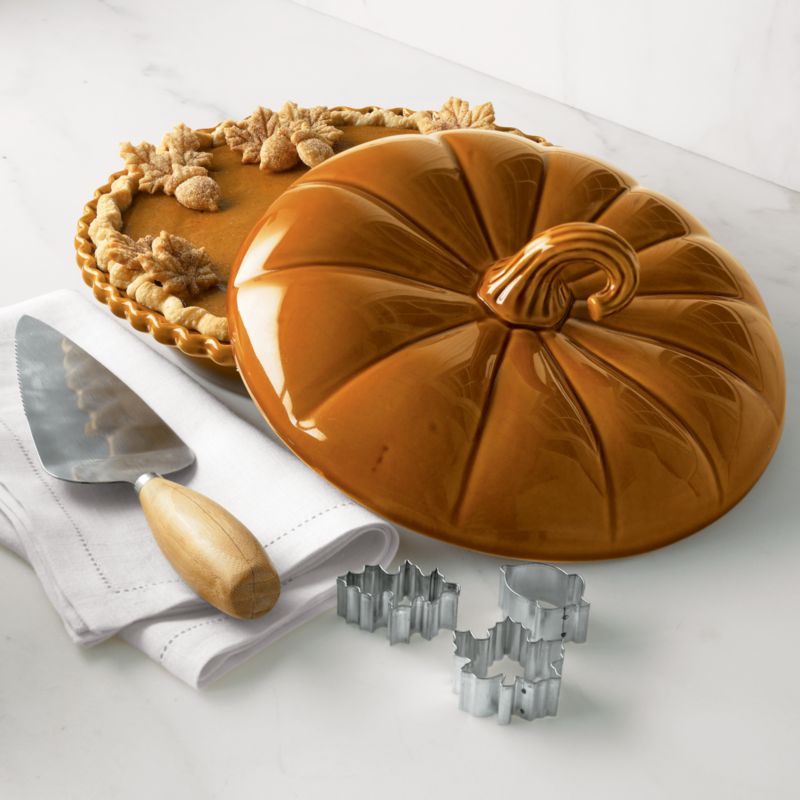 Covered Pumpkin Pie Dish