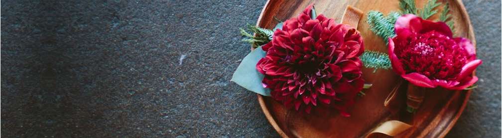 Pink flowers displayed on Tondo 12 inch Round Wooden Platter