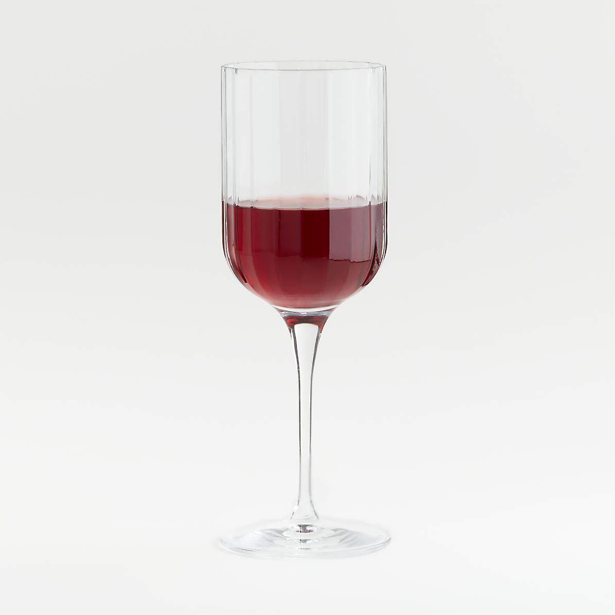 Featured image of post Red Coloured Wine Glasses / Subverting the traditional wine glass design, opt for curved goblets in reds, greens, and blues for an easy, fresh and playful table setting.