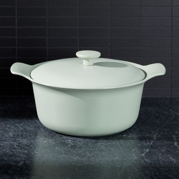 berghoff ron cast iron 4.4 qt.covered stockpo