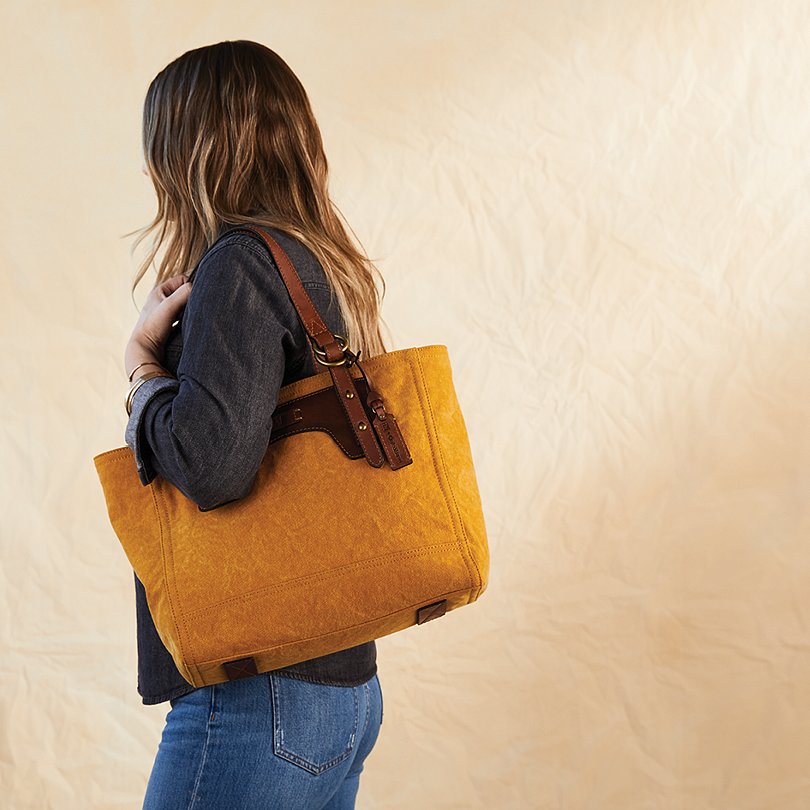 Decorative tabletop set with food