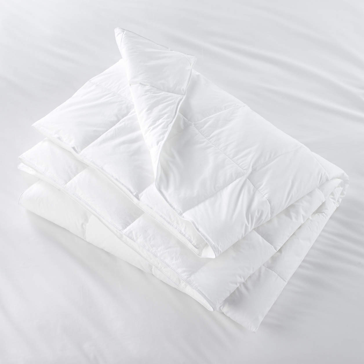 Hypoallergenic Lightweight King Duvet Insert. + Reviews Crate and Barrel