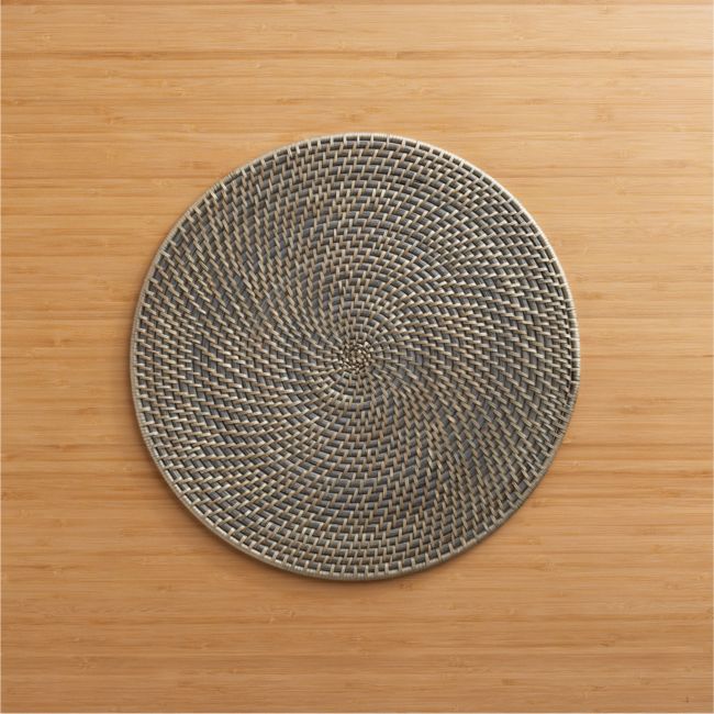 在线设计师餐厅Artesia Gray Rattan Round Placemat