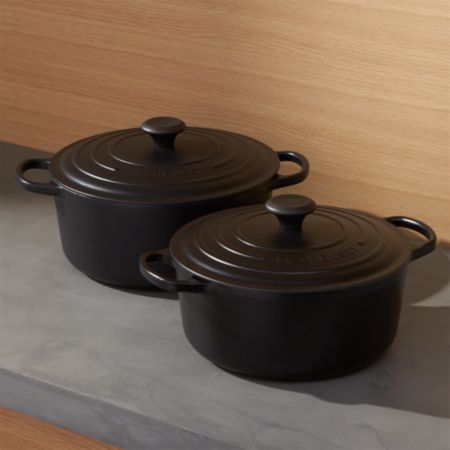 Le Creuset Signature Round Licorice Dutch Ovens With Lid Crate