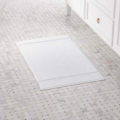 white bath mat