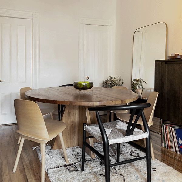 How To Mix And Match Dining Chairs, Do Bar Stools Have To Match Dining Chairs And Table
