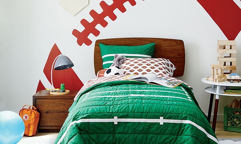 boys football bedroom