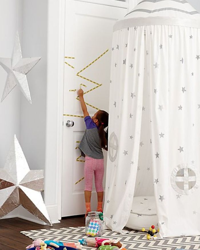 How to Decorate Your Kid's Room for Christmas