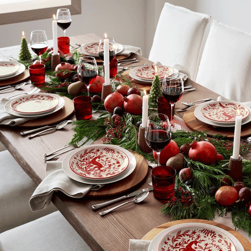 How to Set a Cozy Christmas Dinner Table