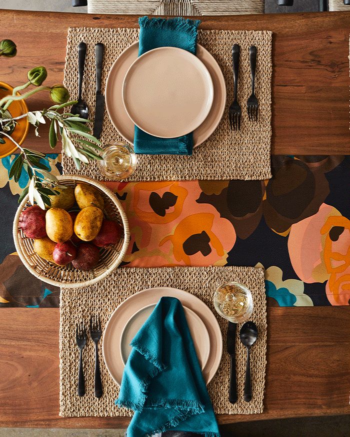 Pretty Thanksgiving Tablescape Tips